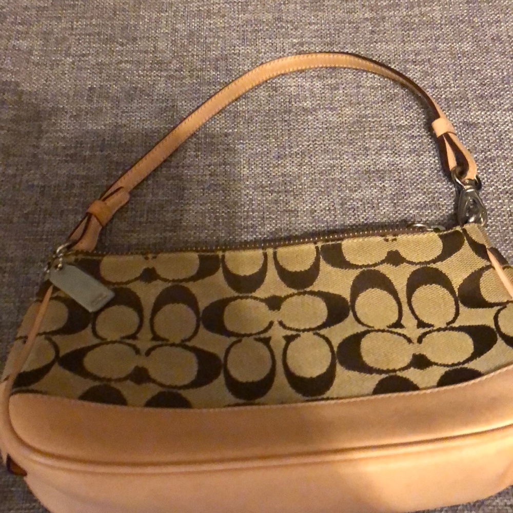 💯 authentic Coach purse Clean on the inside ,out